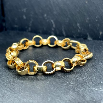 9ct yellow gold baby belcher with scroll pattern