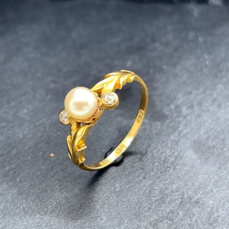 18ct Yellow Gold Pearl & Old Cut Diamond Ring